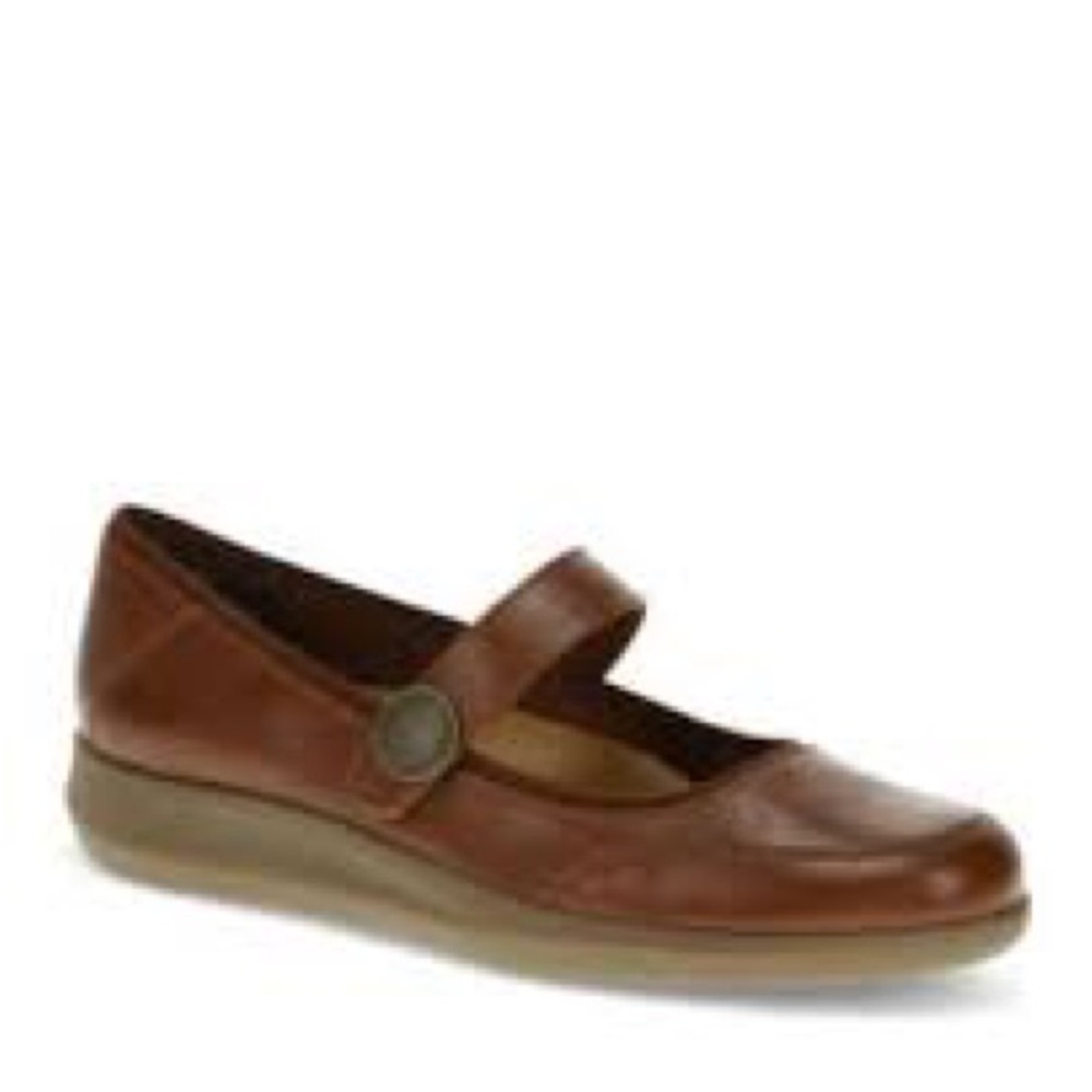 Baretraps Brown Mary Jane Flats with Button Strap Sz 6.5M